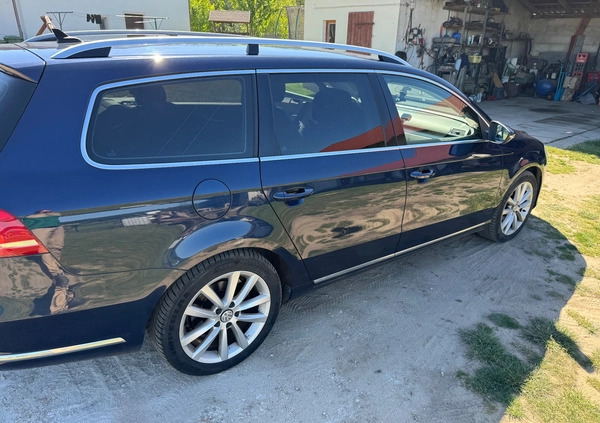 Volkswagen Passat cena 35000 przebieg: 307685, rok produkcji 2012 z Głuchołazy małe 137